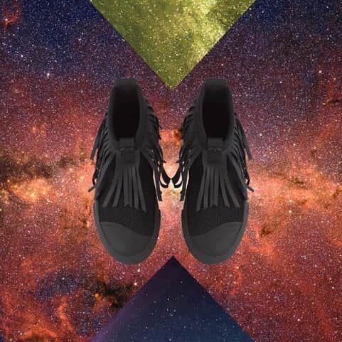 ブルーノボルデーゼさんのインスタグラム写真 - (ブルーノボルデーゼInstagram)「MIMO _ SOCKS SNEAKERS WITH FRINGES Comfortable slip on casual and sporty_@brunobordese_official new collection . . . . . . . . . #brunobordese #slipon #coachellastyle #coachellafestival #music #mimo #fringed #shoesoftheday #shoes #sneakers #socks #black #shoesdesign #designshoes #shoesaddict #fashionshoes #shoeslover #instashoes #loveforshoes #newcollectionss19 #springshoes #fashiondesign #madeinitaly #italianshoes」5月16日 1時56分 - brunobordese_official