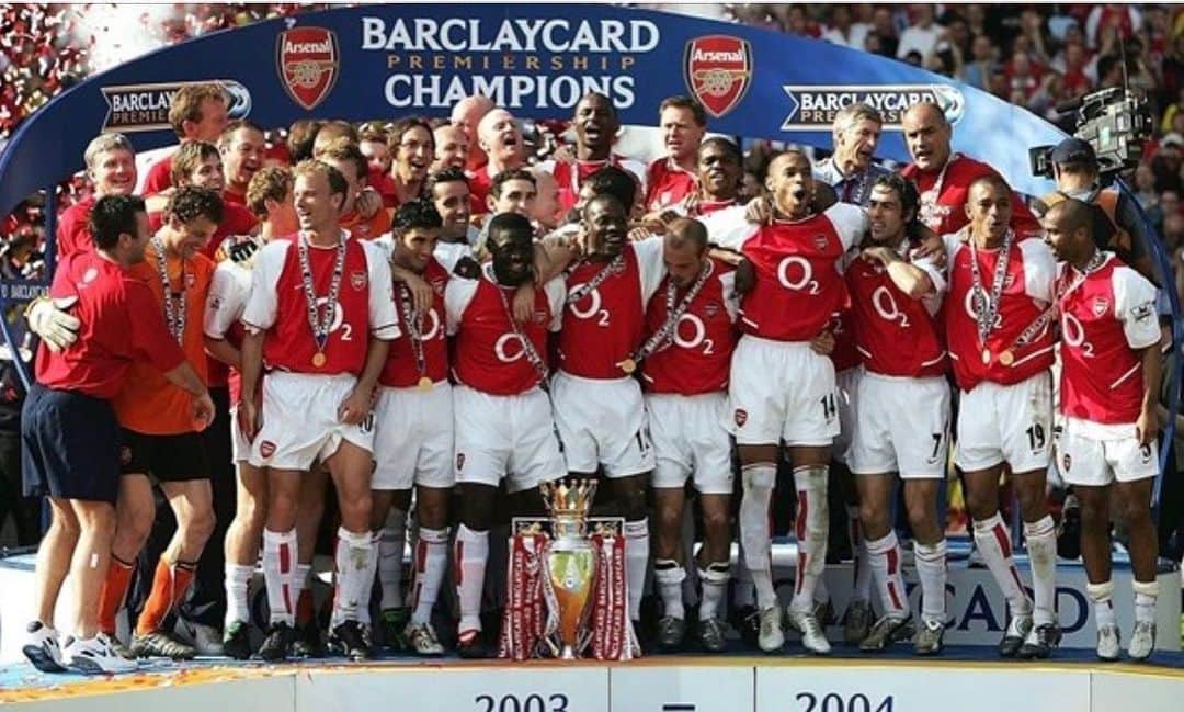 ロベール・ピレスのインスタグラム：「15 years ago! @arsenal The Invincibles 2004」