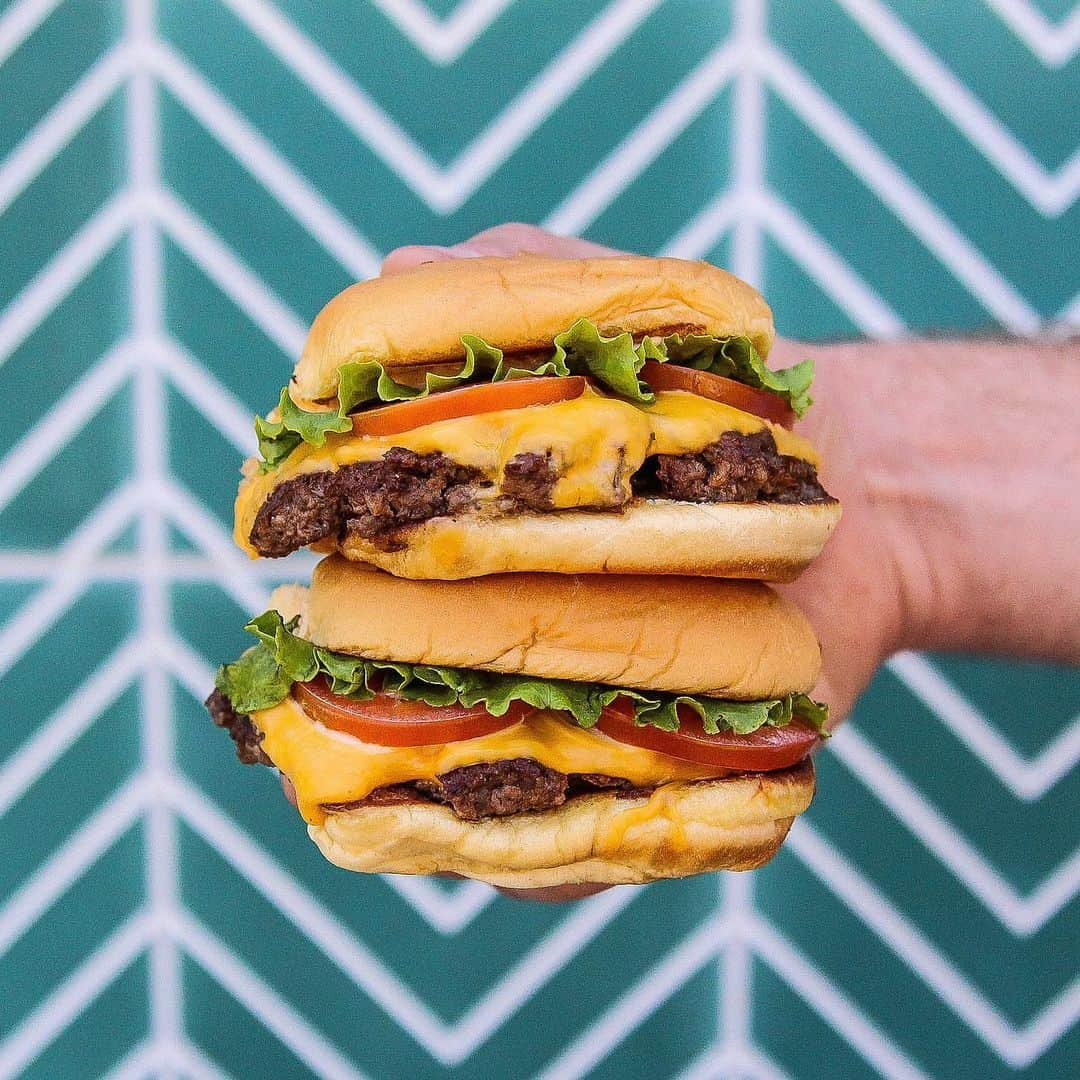 SHAKE SHACKさんのインスタグラム写真 - (SHAKE SHACKInstagram)「The only thing better than one ShackBurger is two. 😉 #shakeshack」5月16日 2時04分 - shakeshack