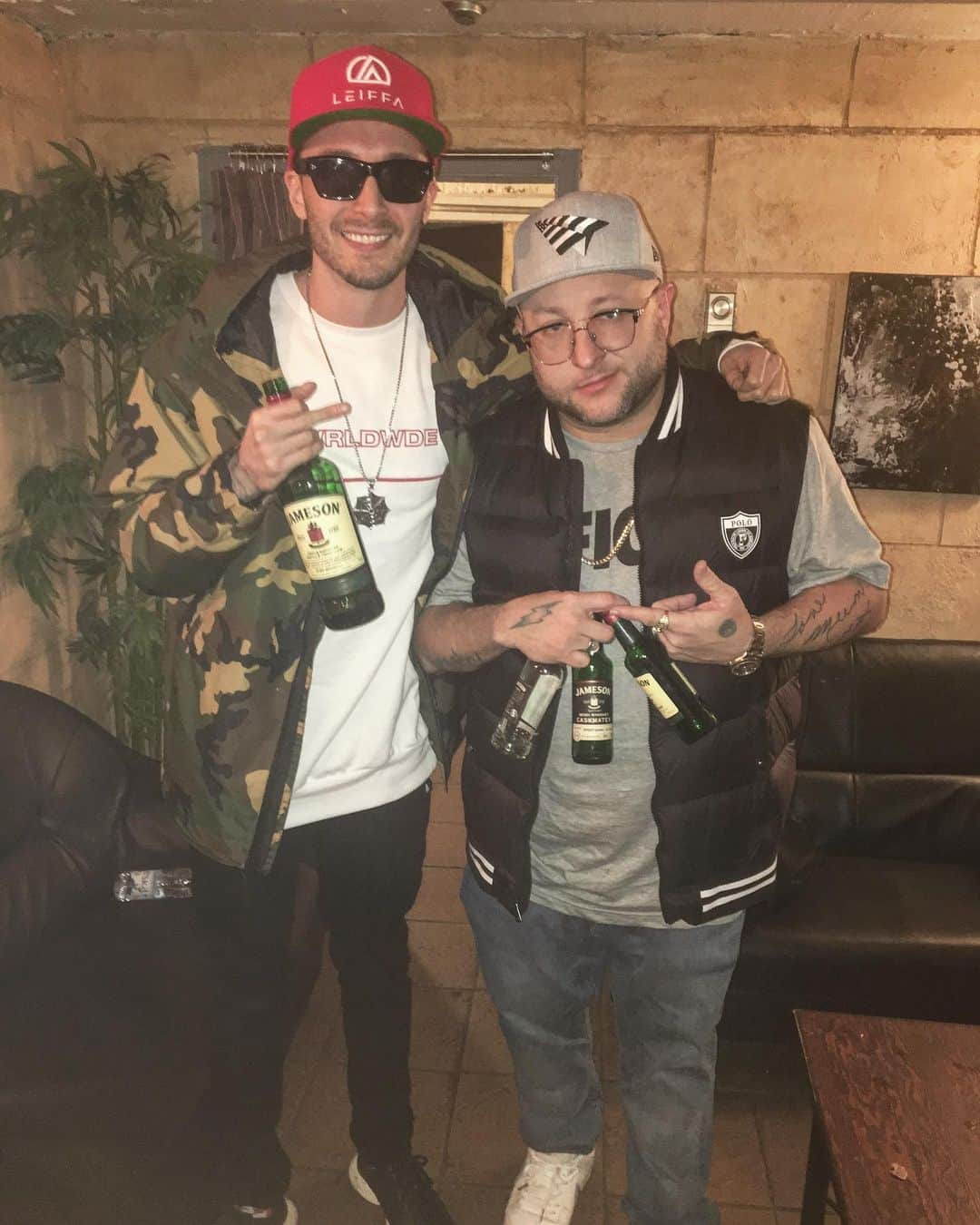 クリス・ウェビーさんのインスタグラム写真 - (クリス・ウェビーInstagram)「Me and @statikselekt drank all the Jameson in Toronto the other night. Ottawa, I’m coming to drink all yours tonight at the FINAL show of the #RawThoughtsTour !! Prepare yourselves 🇨🇦🕸」5月16日 2時07分 - chriswebby