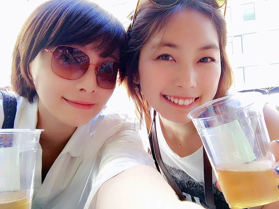 宮崎まこさんのインスタグラム写真 - (宮崎まこInstagram)「in ロス 散歩中屋台でビール🍻 . 街の活気がすごいんだよ！ 観光テクテク🚶‍♀️🚶‍♀️🚶‍♀️ . . ビール党たまらん . .  #hollywoodsign #ハリウッドサイン #america #アメリカ旅行 #ロサンゼルス #サンタモニカ #view #sightseeing #amazing #sunset #尾島知佳  #tflers #タビジョと繋がりたい #女子旅 #旅女 #アメリカ旅行 #景色 #世界の絶景 #トラベラーズノート #釣りガール #旅スタグラム #f4f #ビール女子 #酒 #ビール好きな人と繋がりたい #ランチ」5月16日 2時16分 - makomiyazaki