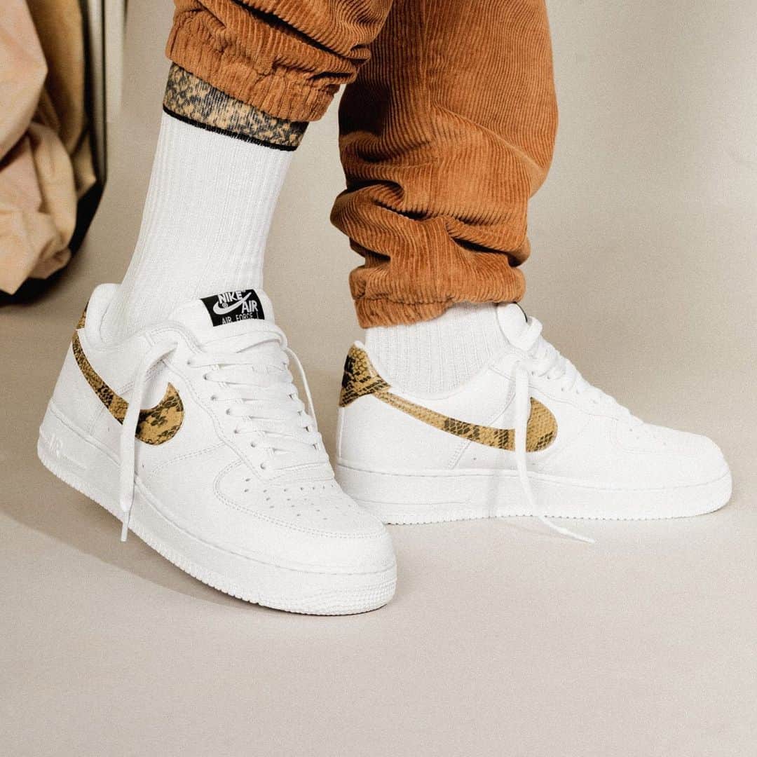 Sneaker Newsさんのインスタグラム写真 - (Sneaker NewsInstagram)「Back from 1996. Nike is reissuing the “Python Snake” Air Force 1 next week. For full details on how to cop these classics, tap the link in our bio.」5月16日 2時18分 - sneakernews