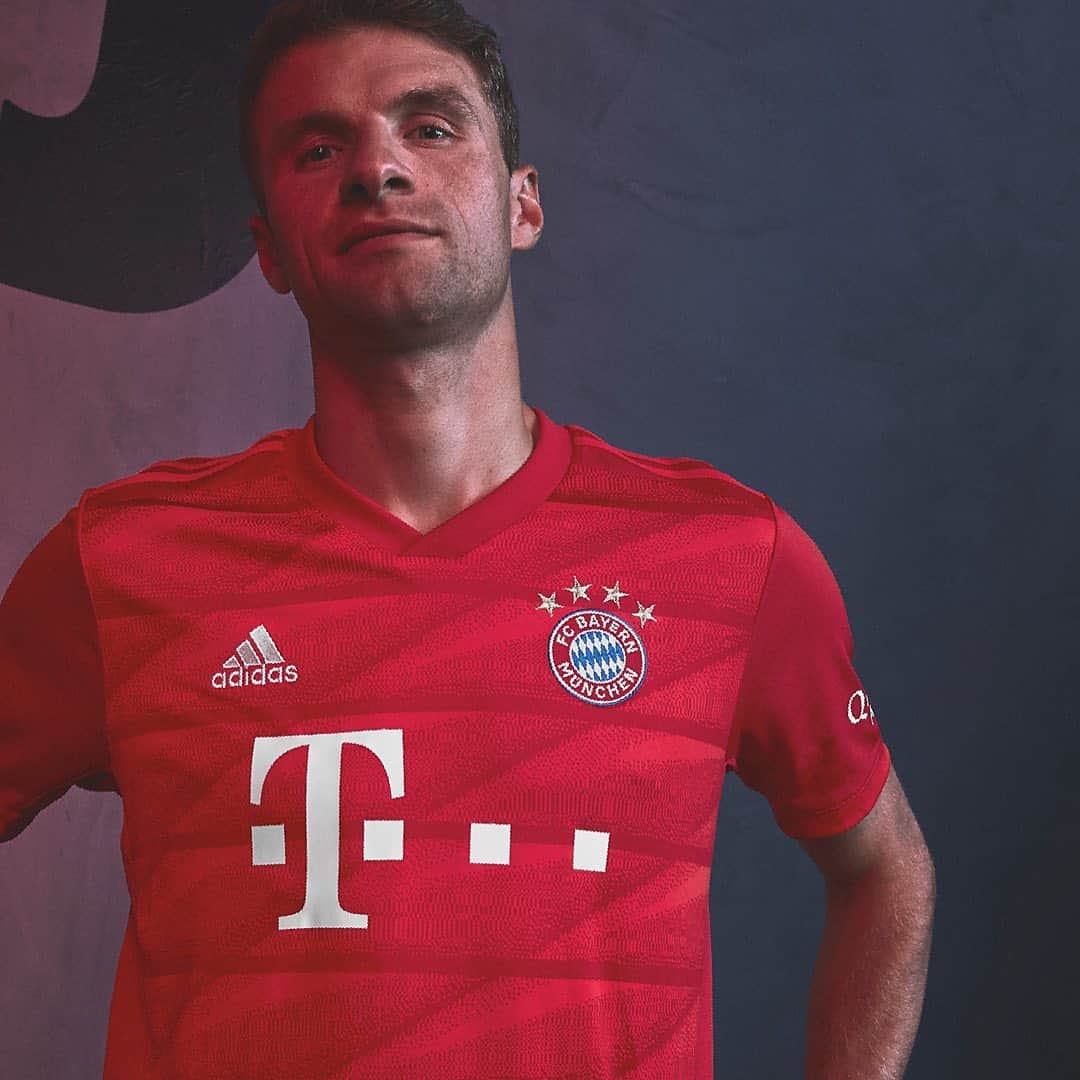 トーマス・ミュラーのインスタグラム：「🔺💪🔺 #DareToCreate #esmuellert @adidasfootball @fcbayern ANZEIGE」