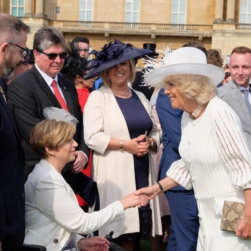 ロイヤル・ファミリーさんのインスタグラム写真 - (ロイヤル・ファミリーInstagram)「The Prince of Wales has hosted the first of this year’s Garden Parties at Buckingham Palace today.  The Duchess of Cornwall and The Princess Royal also attended, meeting guests many of whom were invited in recognition of service in their communities.」5月16日 2時22分 - theroyalfamily