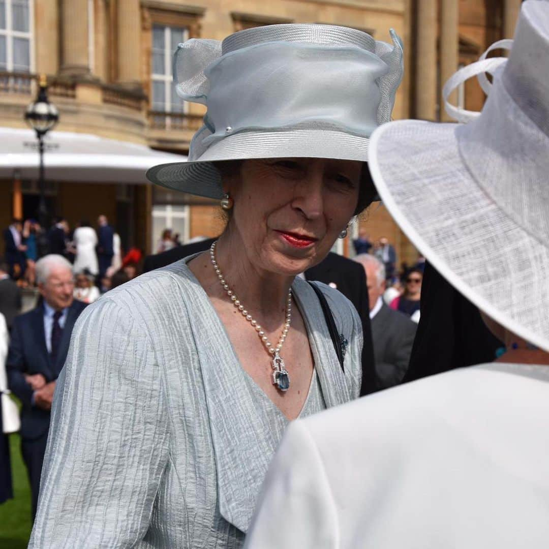 ロイヤル・ファミリーさんのインスタグラム写真 - (ロイヤル・ファミリーInstagram)「The Prince of Wales has hosted the first of this year’s Garden Parties at Buckingham Palace today.  The Duchess of Cornwall and The Princess Royal also attended, meeting guests many of whom were invited in recognition of service in their communities.」5月16日 2時22分 - theroyalfamily