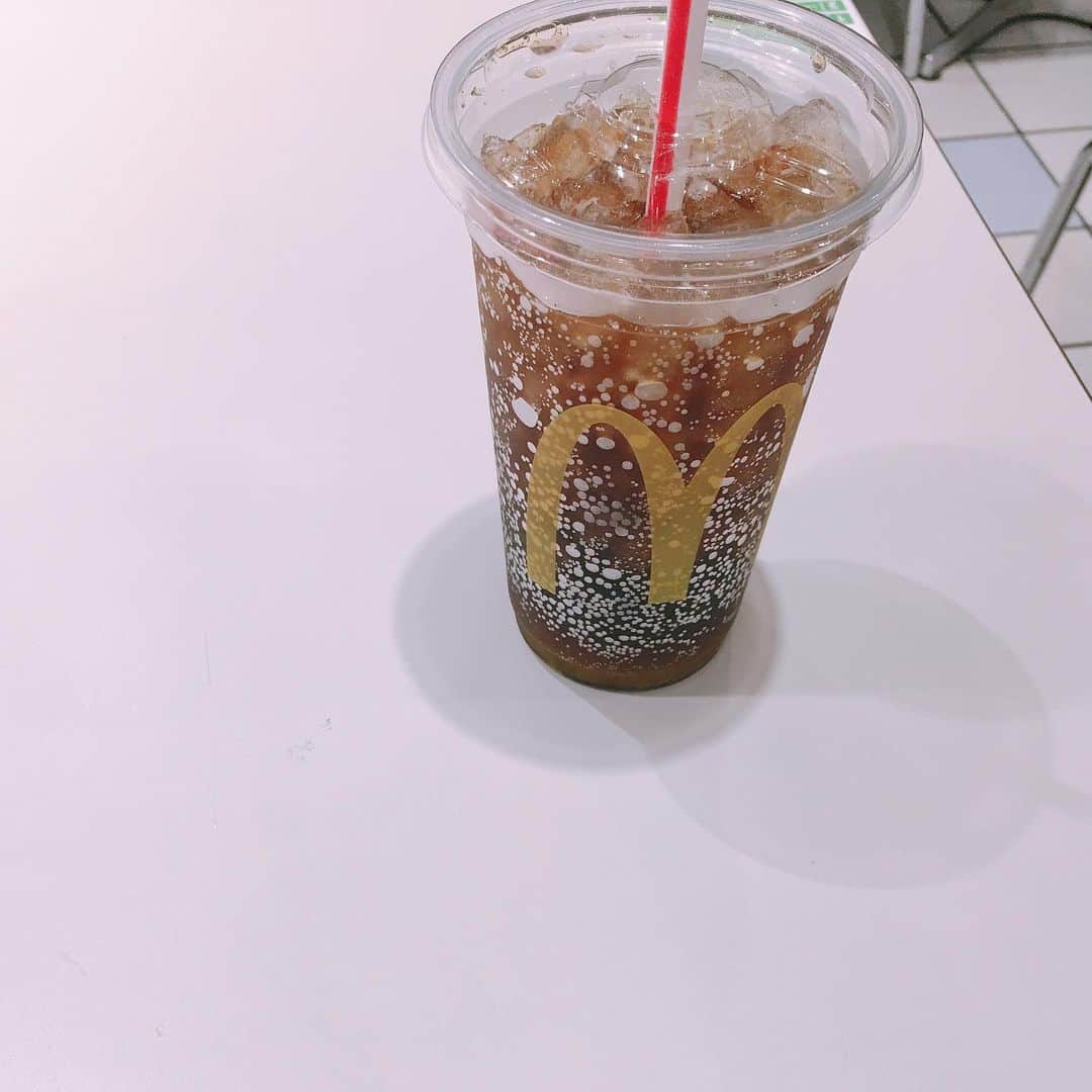 鎌田梢のインスタグラム：「お気に入りの#開運シトラスコーク 。絶妙なさわやかさ。 #マクドナルド #macdonalds🍟 #たまにはファーストフード」