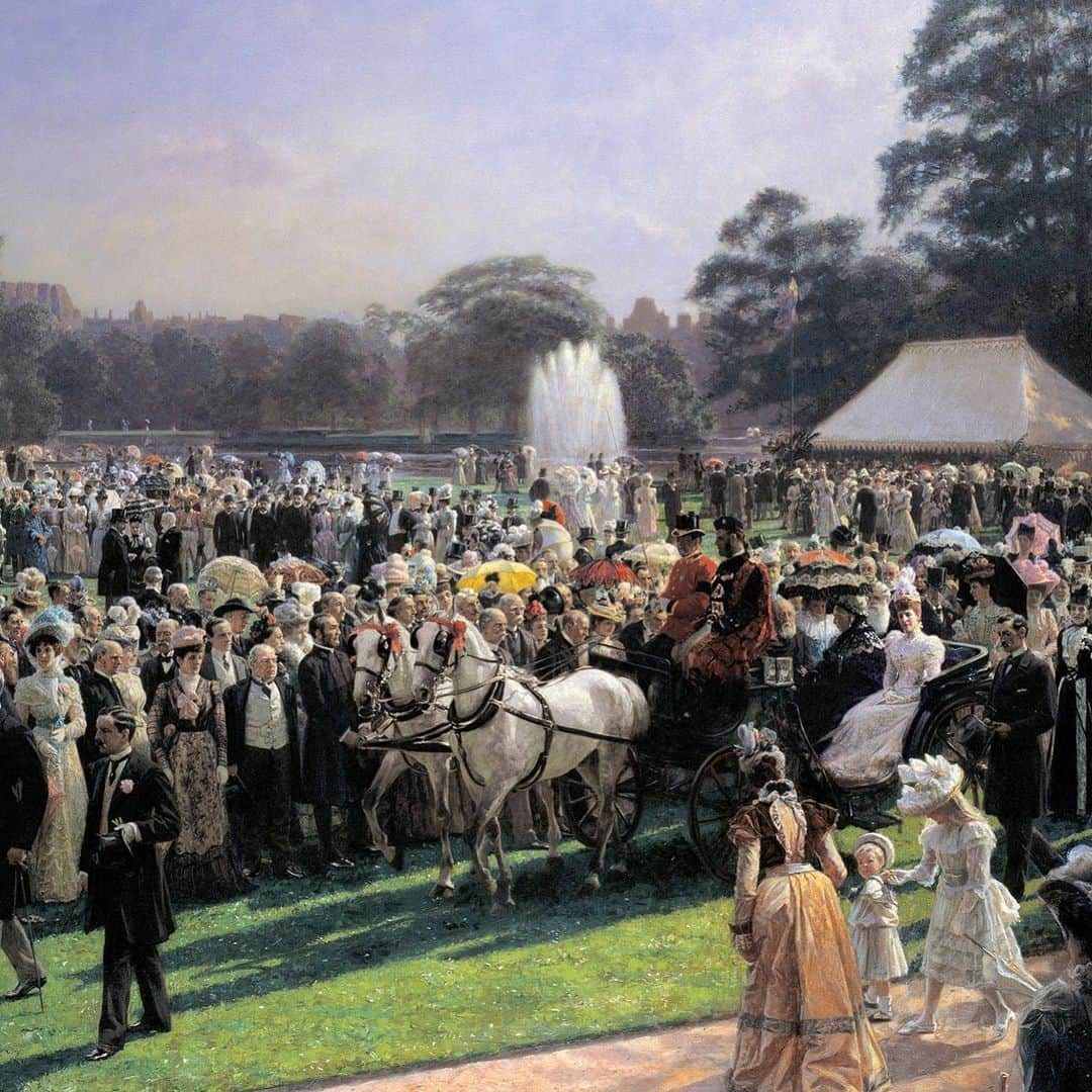 ロイヤル・ファミリーさんのインスタグラム写真 - (ロイヤル・ファミリーInstagram)「Garden Parties have been held since the 1860s - this painting depicts Queen Victoria returning to Buckingham Palace in an open carriage pulled by grey horses. Nowadays, over 30,000 people come to Garden Parties each year. 📷 Royal Collection Trust/Her Majesty Queen Elizabeth II」5月16日 2時27分 - theroyalfamily