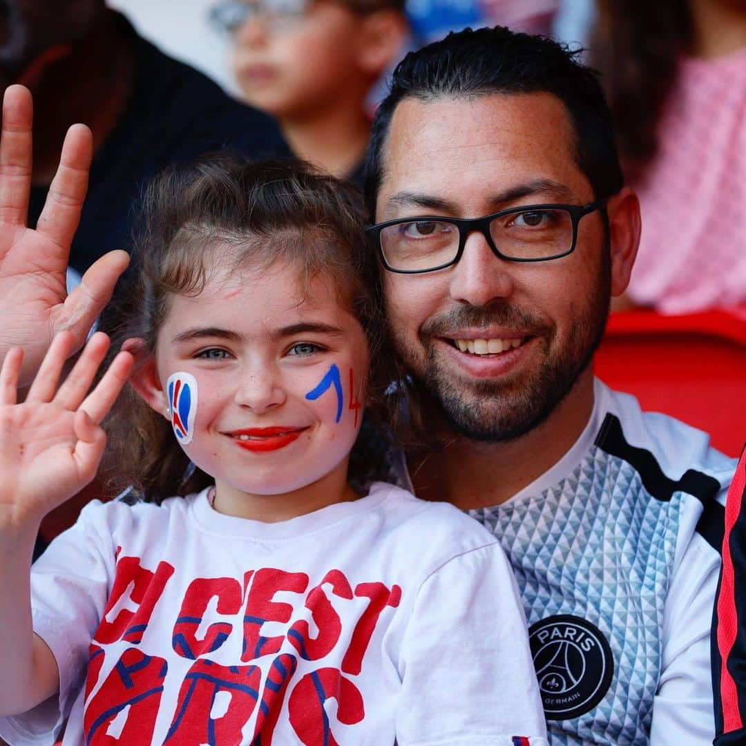 パリ・サンジェルマンFCさんのインスタグラム写真 - (パリ・サンジェルマンFCInstagram)「🔛👦🏻👧🏼 . 🏟 #ChildrensDay 🏟 #JournéeDesEnfants . 🔴🔵 #ChildrensFirst #FondationPSG #PSGtraining #Football #Paris #Football #ParisSaintGermain」5月16日 2時29分 - psg