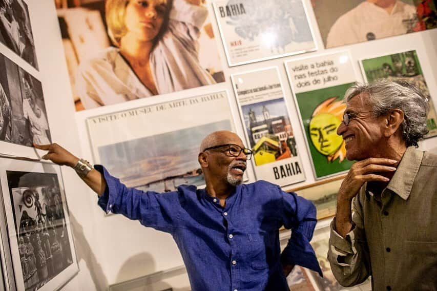 カエターノ・ヴェローゾさんのインスタグラム写真 - (カエターノ・ヴェローゾInstagram)「Ontem no @museuafrobrasil, em #SãoPaulo, com @paulalavigne e os amigos #EmanoelAraujo e @heitorgreis.  Foi incrível ❤👈🏾 | A exposição: “A cidade da Bahia, das baianas e dos baianos também” fica em cartaz até 01/09. Não Percam! — Acompanhe a agenda de shows #Ofertório 👇🏾 🗓25 e 26/05 - Rio de Janeiro 🗓23/06 - Viena 🗓25/06 - Berlim 🗓27/06 - Zurique 🗓29/06 - Munique 🗓01/07 - Porto 🗓03/07 - Figueira da Foz 🗓05/07 - Lisboa 🗓07 e 08/07 - Ponta Delgada 🗓10/07 - Faro (Esgotados) 🗓13/07 - Taormina 🗓16/07 - Genova 🗓19/07 - Florença —- Fotos: @midiaNINJA . #CaetanoVeloso #UnsProduções」5月16日 2時40分 - caetanoveloso