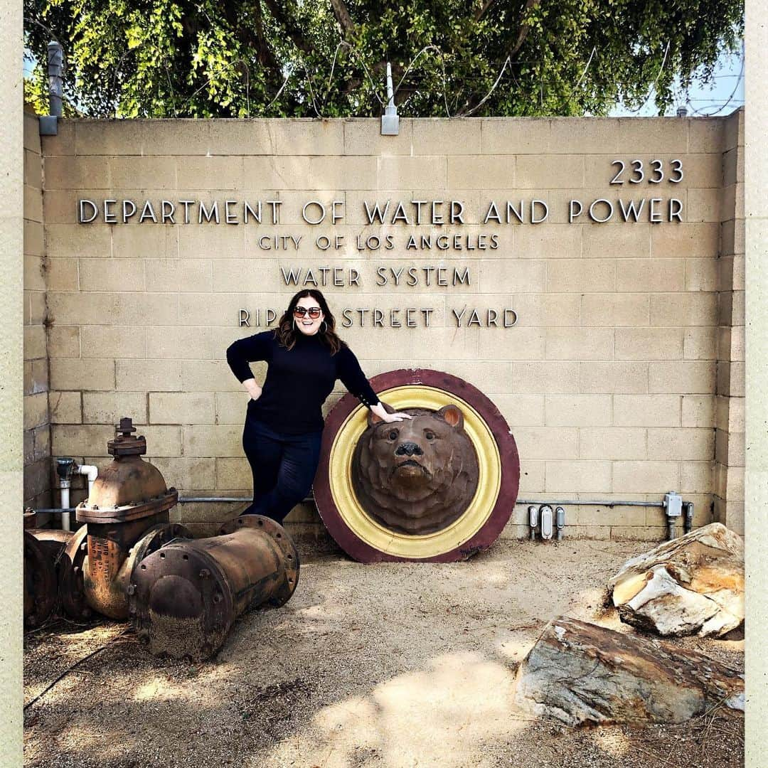 メリッサ・マッカーシーさんのインスタグラム写真 - (メリッサ・マッカーシーInstagram)「Nothing to see here folks- just me and my 500lb. California bear head」5月16日 2時37分 - melissamccarthy