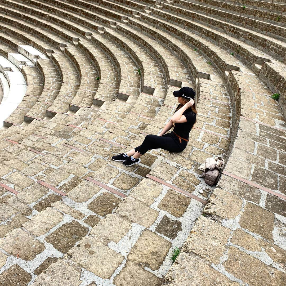 ゴーダ・ブトクテさんのインスタグラム写真 - (ゴーダ・ブトクテInstagram)「Incredible day here in Pompei 😍  Thanks @judahleone for taking me with you 🖤🖤🖤 . . . . . #pompeii #italy #naples #pompei #trip #europetour #europe #livingmybestlife #lithuaniangirl #picoftheday #pic」5月16日 2時38分 - godabutkute