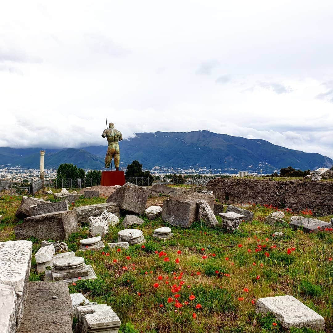 ゴーダ・ブトクテさんのインスタグラム写真 - (ゴーダ・ブトクテInstagram)「Incredible day here in Pompei 😍  Thanks @judahleone for taking me with you 🖤🖤🖤 . . . . . #pompeii #italy #naples #pompei #trip #europetour #europe #livingmybestlife #lithuaniangirl #picoftheday #pic」5月16日 2時38分 - godabutkute