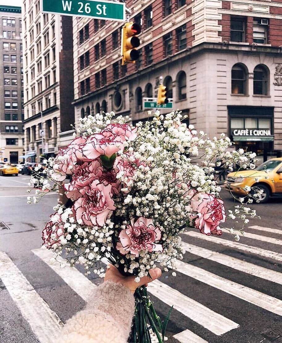 チェイサーのインスタグラム：「tag your bff to send a virtual bouquet 💐💕 #chaserbrand #viapinterest」