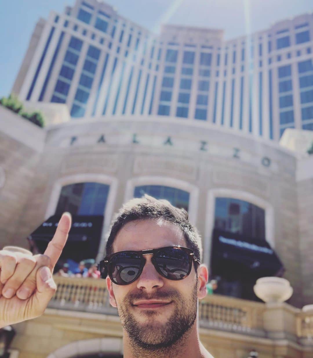 のインスタグラム：「#ad Our home away from home for my bachelor party! Big thanks to the @palazzovegas for hosting us. It wouldn’t have been nearly as amazing without our home base!  #palazzo #palazzolasvegas @vegas」