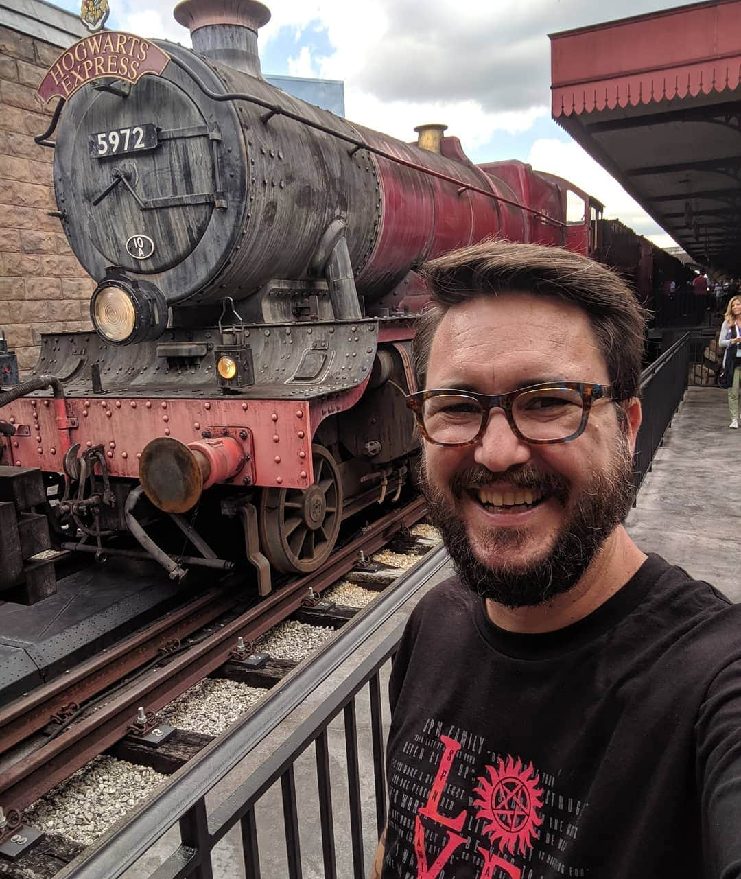 ウィル・ウィトンさんのインスタグラム写真 - (ウィル・ウィトンInstagram)「I made it to Hogwarts!」5月16日 3時16分 - itswilwheaton