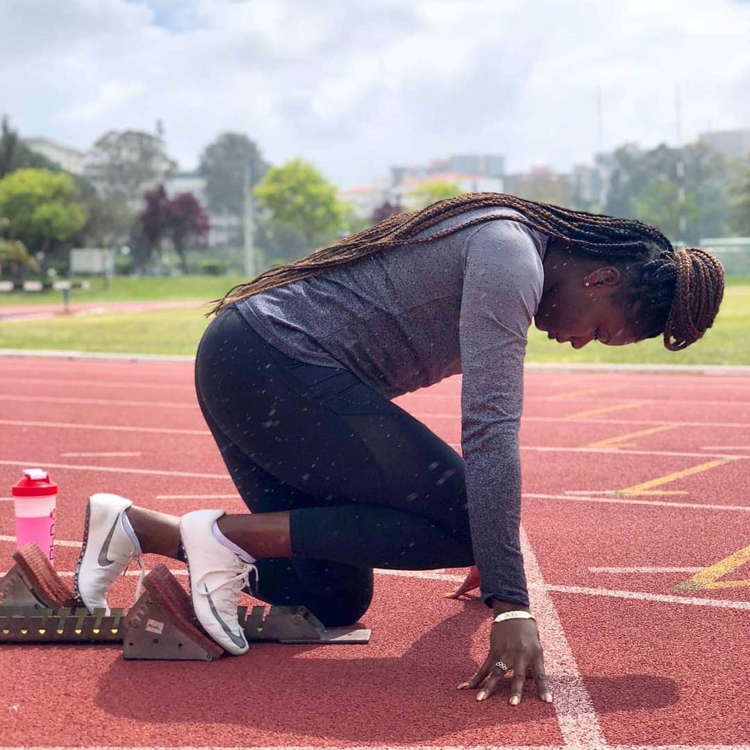 アシャ・フィリップのインスタグラム：「Nothing will be done if you don't START! Focus on your lane!🏃🏾‍♀️💪🏾🙏🏾 #Swipe ⬅️ . . . #PhD #PerformSmart #Athlete #TrackAndField #Olympian #Athletics #Fitness #Believe #Motivation」