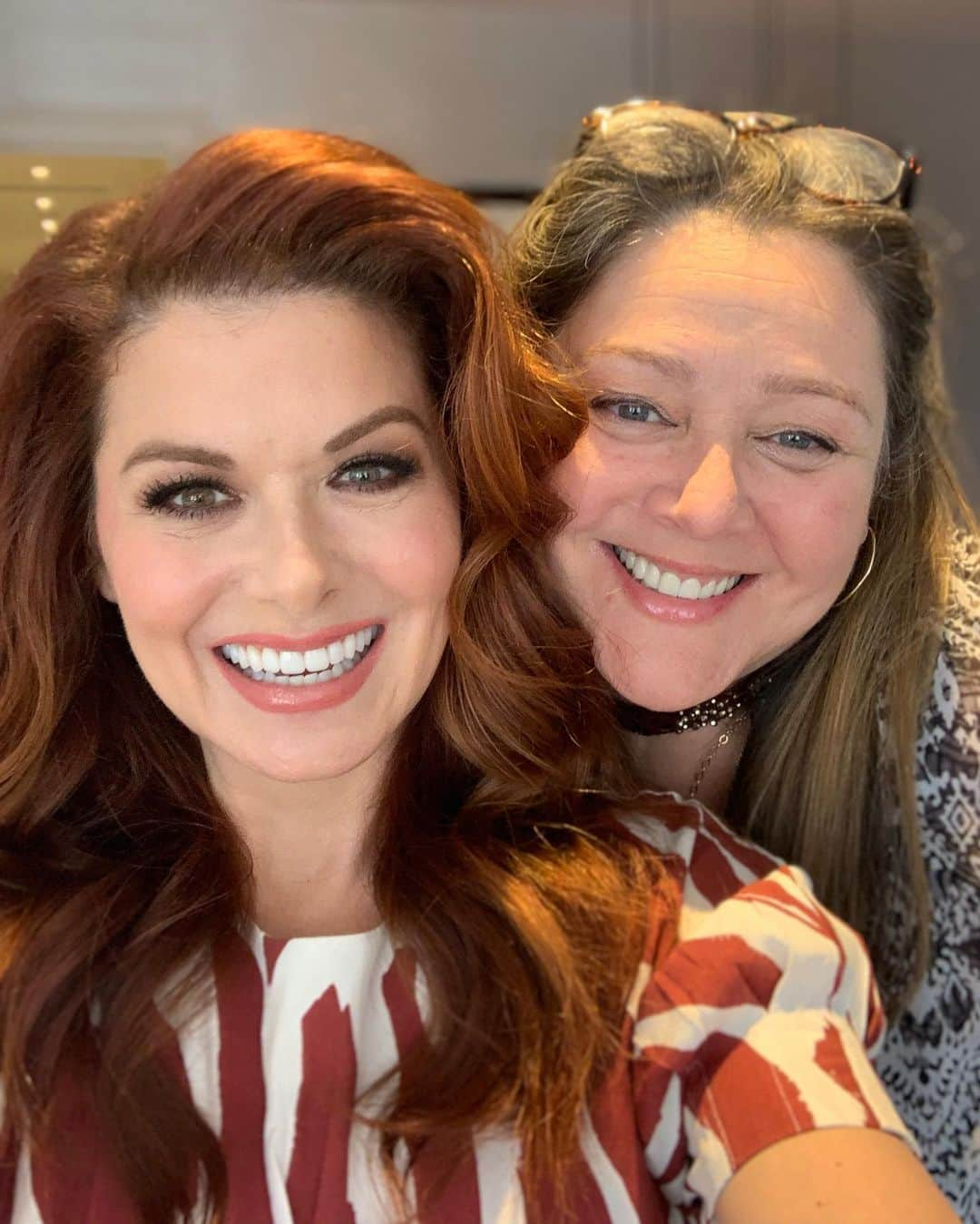 デブラ・メッシングさんのインスタグラム写真 - (デブラ・メッシングInstagram)「Another day of dress up! This time my dear big sis that I never had, @camrynmanheim , kept me company while @elaineoffers and @peterbutlerhair “built the boat.”」5月16日 3時14分 - therealdebramessing