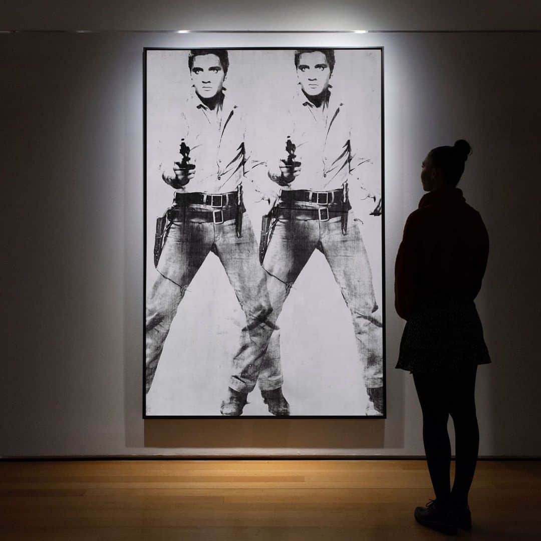 クリスティーズさんのインスタグラム写真 - (クリスティーズInstagram)「Last chance: It's the final day to view our 20th Century Week auctions in New York!⠀ .⠀ Explore Post-War and Contemporary masterworks until 15 May. Entry is free and open to all.⠀ .⠀ Andy Warhol (1928-1987), ‘Double Elvis [Ferus Type]’, 1963. Silkscreen ink and silver paint on linen, 81 ⅞ x 52 ¾ in. (208 x 134 cm.). Estimate: $50,000,000-70,000,000.⠀ .⠀ Post-War and Contemporary Art Evening Sale – 15 May at Christie’s New York.⠀ .⠀ #art #artwork #artist #warhol #andywarhol #elvis #contemporaryart #newyork #exhibition」5月16日 3時20分 - christiesinc