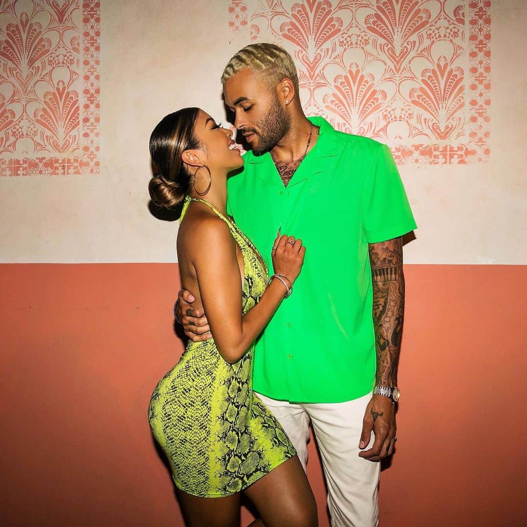 リアン Vのインスタグラム：「Mi amor 💚 @foreveruschannel  @boohoo @unico2087 #boohooinparadise #ad #mexico」