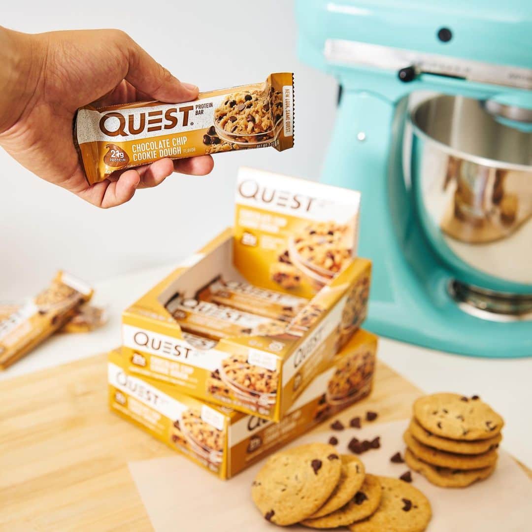 questnutritionさんのインスタグラム写真 - (questnutritionInstagram)「Dear Chocolate Chip Cookie Dough,  For #NationalChocolateChipDay, we want you to know how much we appreciate all 21g protein of you. For many, this was the flavor that made you fall head over heels & the one you continue to love. Some relationships are complicated, but this one is not. Thanks for being #alltime.  Sincerely,  All of us *👇SHOW SOME LOVE👇*」5月16日 3時29分 - questnutrition