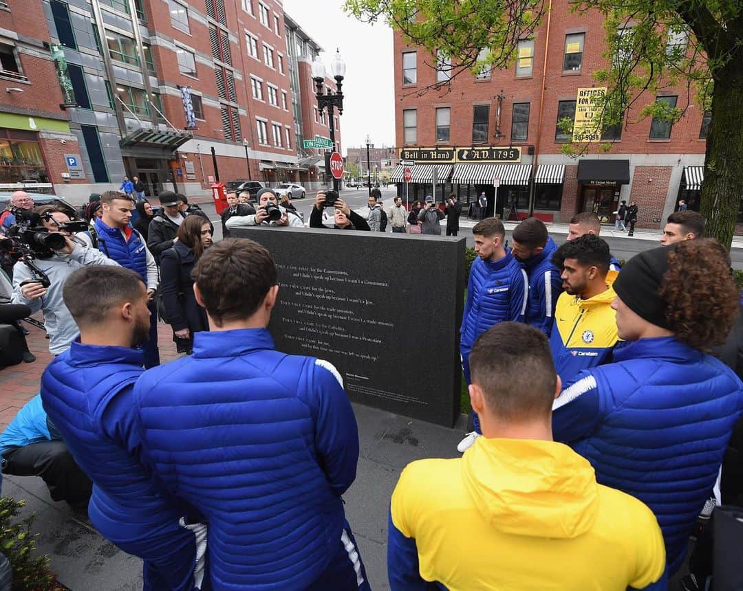 チェルシーFCさんのインスタグラム写真 - (チェルシーFCInstagram)「A hugely moving visit to the New England Holocaust Memorial in Boston. 🇺🇸 #FinalWhistleOnHate #CFCinBoston #CFC #Chelsea」5月16日 3時31分 - chelseafc