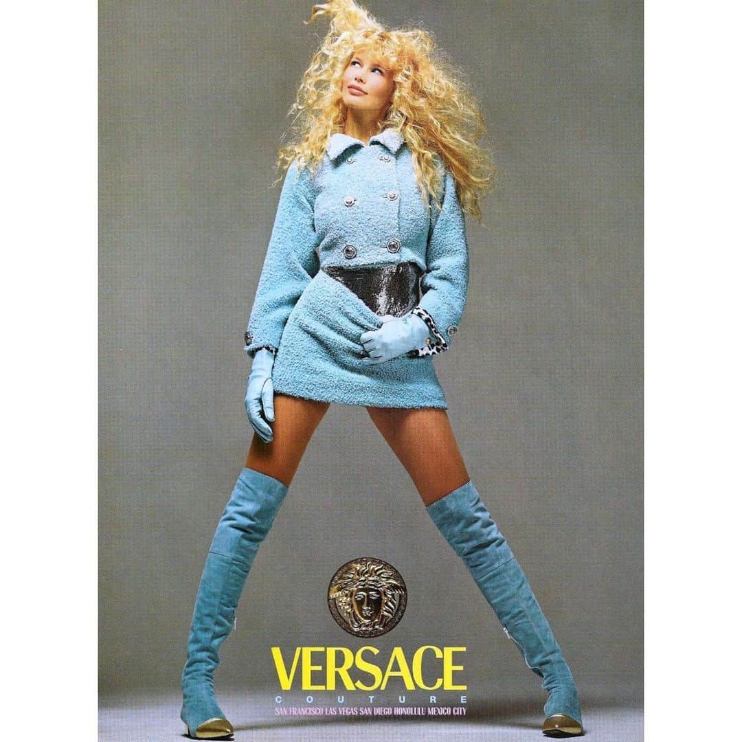 クラウディア・シファーさんのインスタグラム写真 - (クラウディア・シファーInstagram)「Vintage Versace 💛 #RichardAvedon #Versace」5月16日 3時43分 - claudiaschiffer