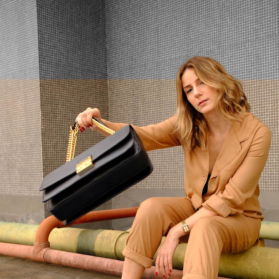 Schutzのインスタグラム：「Keep it Cool! 🚧  #unlockyoucity #schutzfall #schutzhandbags」