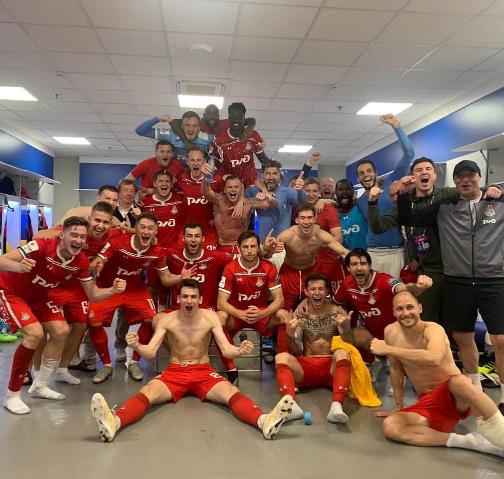ベネディクト・ヘーヴェデスのインスタグラム：「We made it to the Final!💪🏼 let’s go @fclokomotiv 🚂」