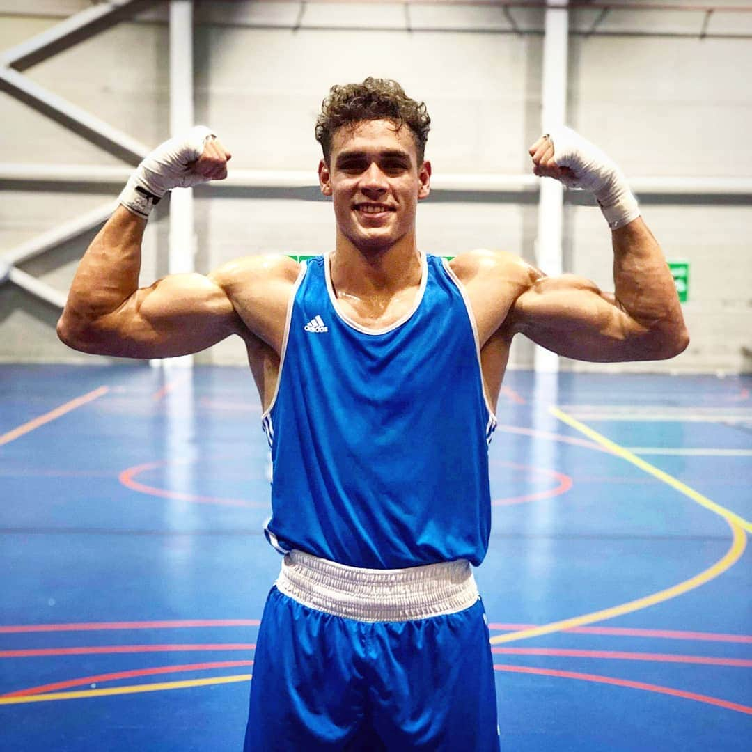 デイヴィッド・ニカさんのインスタグラム写真 - (デイヴィッド・ニカInstagram)「Bagged my first 'W' here in Valencia, Spain. Two more fights for a gold then I'm coming home for a well earned beer 🍻🏡 #teamnyika」5月16日 4時23分 - davidnyika