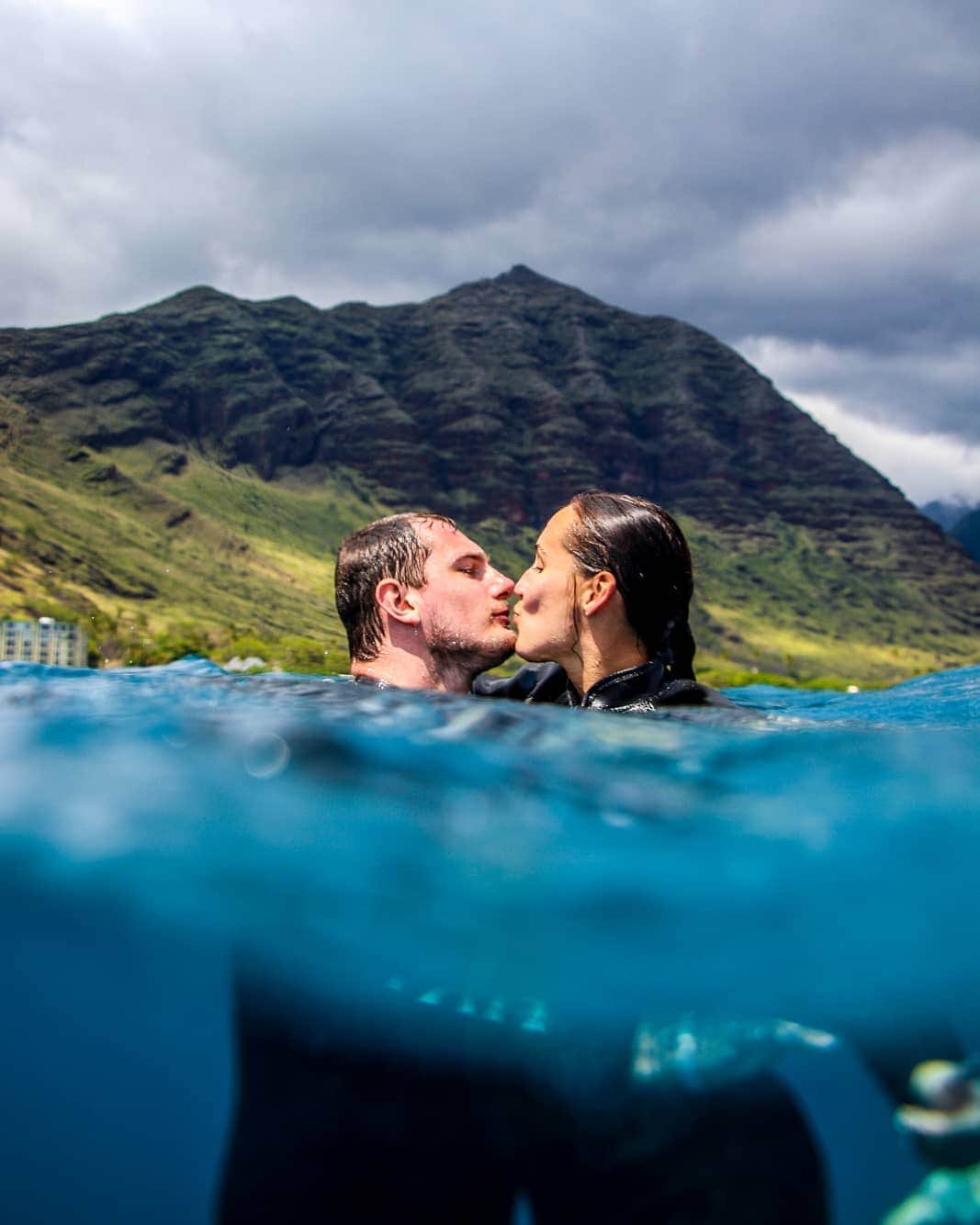 And Youさんのインスタグラム写真 - (And YouInstagram)「When adventure and romance collide. . . . . #hawaiivacation #hawaiilife #hawaiidolphins #hawaiistagram #oahu #underwaterphotographyhawaii #ocean #dolphinsandyou #hawaiiholiday #explorehawaii」5月16日 4時23分 - dolphinsandyou