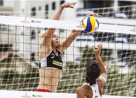 カーリー・ウォパットさんのインスタグラム写真 - (カーリー・ウォパットInstagram)「Slam dunked our way through a gusty Itapema qualifier, defeating Japan in 3 sets. We now have entry into our first FIVB World Tour 4-star ⭐️ event as a team, with main draw action starting tomorrow. @britthochevar & I are ready!  #itapema #brazil #fivbworldtour #4star #vamos #usavolleyball #beachvolleyball #voleidepraia @usavbeach @five12apparel @sandcourtexperts」5月16日 4時32分 - carlywopat