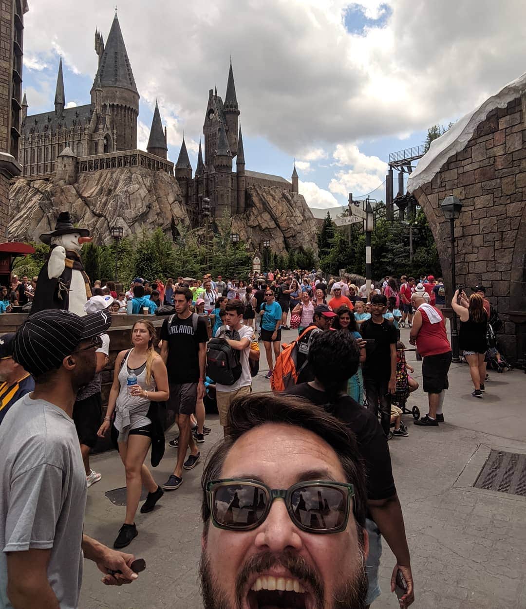ウィル・ウィトンさんのインスタグラム写真 - (ウィル・ウィトンInstagram)「Hogwarts castle!  Oh my God, y'all, the Harry Potter experience was EVERYTHING I wanted it to be. I am not even a tiny bit embarrassed to proudly own how I spontaneously wept several times, because being there there made me so happy.」5月16日 4時51分 - itswilwheaton