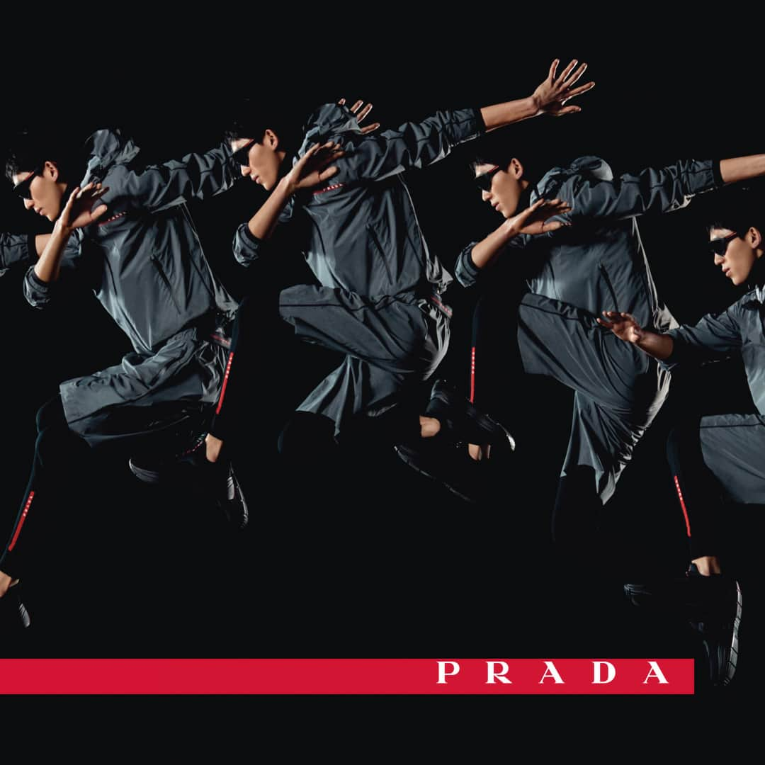 プラダさんのインスタグラム写真 - (プラダInstagram)「New #PradaLineaRossa technical nylon pants are extra lightweight and durable, with heat bonded seams and rubberized hook and loop tabs at the elasticized waist. - Model #JunYoung Art Direction @thomaslenthal Photography @danielsannwald Styling @elodiedavid - Discover more via link in bio. #Prada #PradaSS19」5月16日 5時00分 - prada