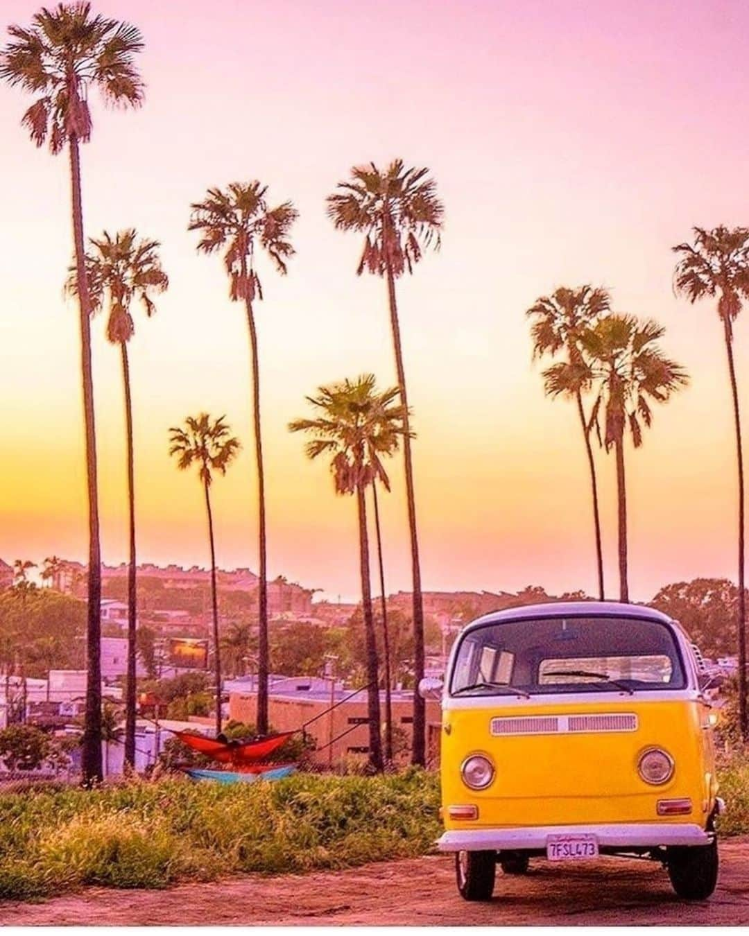 エルエーメイドさんのインスタグラム写真 - (エルエーメイドInstagram)「So ready for the summer. Anyone else? 📸 @wanderlust.california . #ilovela #lavibes #cityofangels #losangeles_city #discoverla #iamlamade #losangeles_la #lastyle #lafashion #losangelesfashion #thehappynow #adventure #exploretocreate #artofvisuals #wanderlust #stayandwander #letsgoplaces」5月16日 5時14分 - lamadeclothing