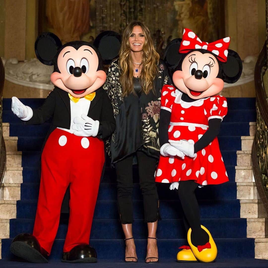 ハイディ・クルムさんのインスタグラム写真 - (ハイディ・クルムInstagram)「Smiling from ear to ear with Mickey and Minnie Mouse 😍 So excited to bring some sparkle to their iconic ears in September! @disney #DisneyParksDesignerCollection #Ad」5月16日 5時31分 - heidiklum
