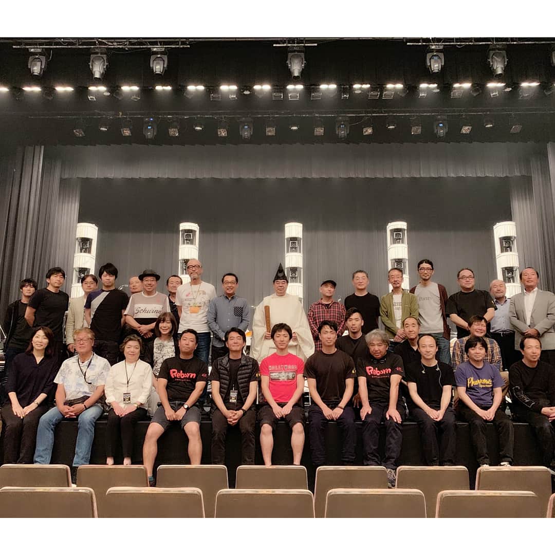 さだまさしさんのインスタグラム写真 - (さだまさしInstagram)「最終舞台リハーサル♬ ゲネプロ前に、奈良から岡本彰夫先生にお出で頂き、成功祈願、安全祈願のお祓いを執り行ないました。 いよいよ明後日１８日川口リリアから〜新自分風土記〜ツアー始まります❣️ . #新自分風土記  #さだまさし  #sadamasashi  #さだ工務店」5月16日 16時50分 - sada_masashi