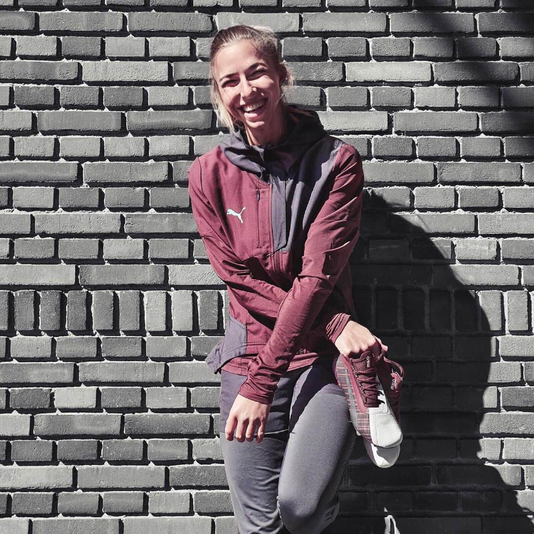 ジャッキー・グローネンのインスタグラム：「On a mission. Who else can’t stop smiling? #PUMAOne #NewLevels」