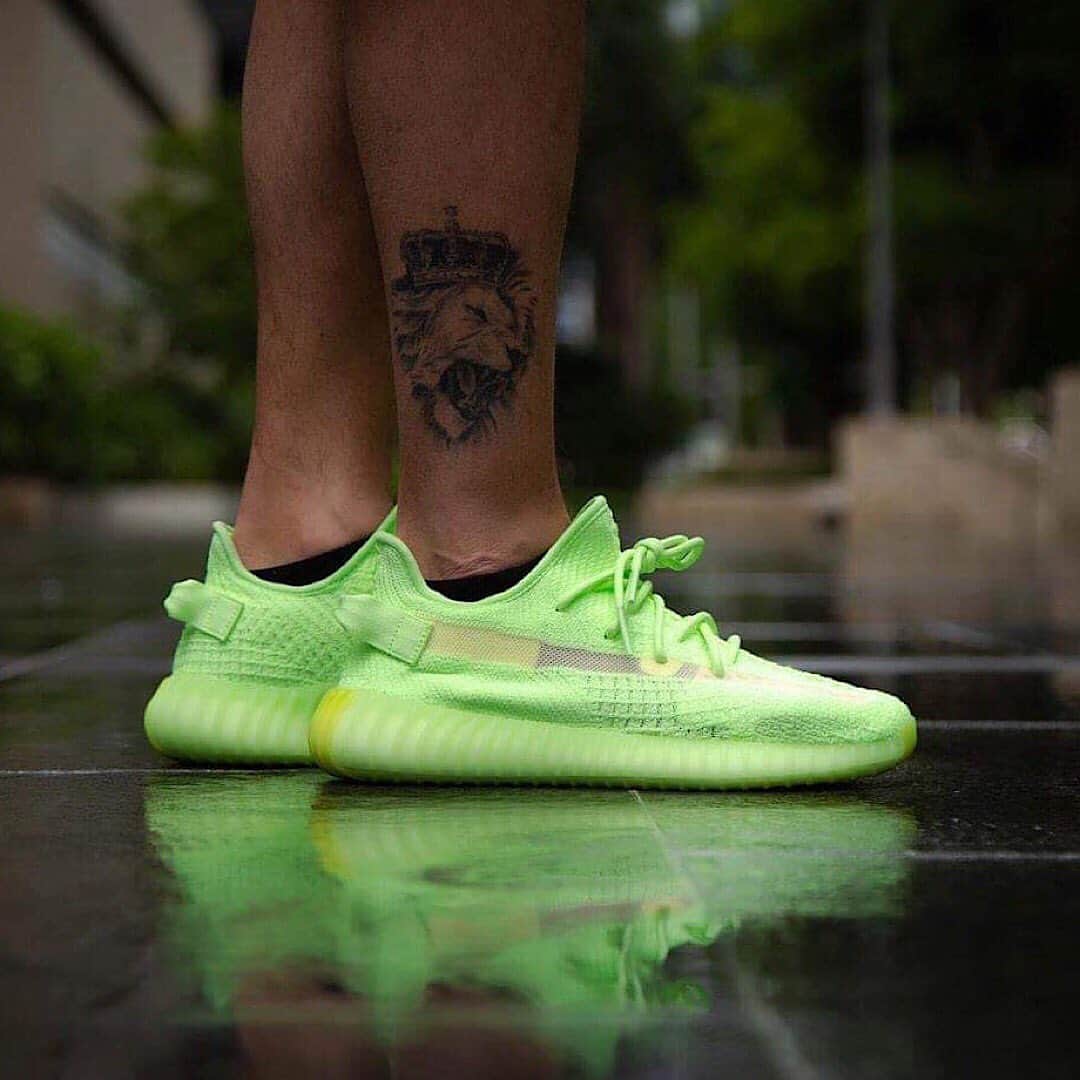 HYPEBEASTさんのインスタグラム写真 - (HYPEBEASTInstagram)「@hypebeastkicks: Here’s an on-feet look at the @adidas YEEZY BOOST 350 V2 "Glow-In-The-Dark.” It’s slated to release this summer for a reported price of $250 USD. Who’s copping?  Photo: @yankeekicks」5月16日 16時38分 - hypebeast