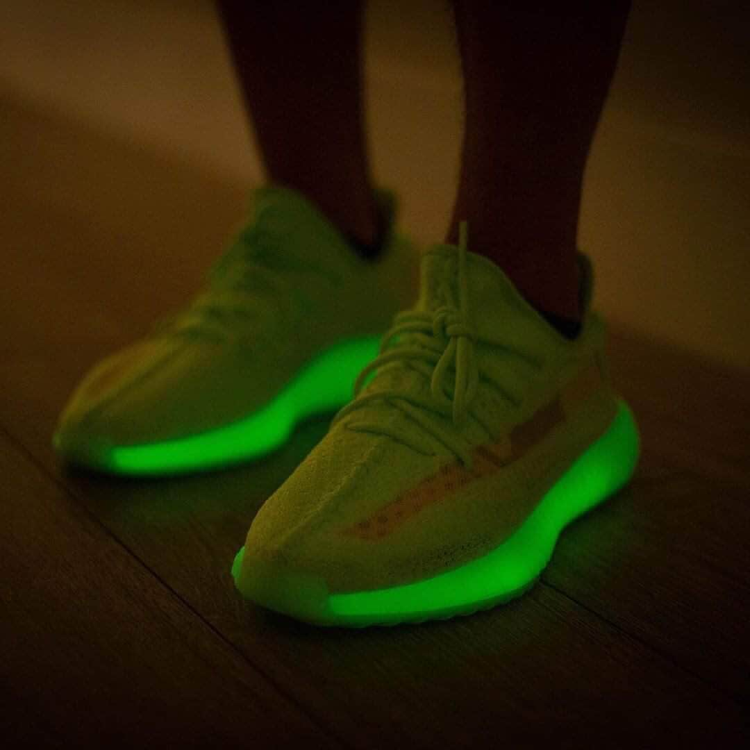 HYPEBEASTさんのインスタグラム写真 - (HYPEBEASTInstagram)「@hypebeastkicks: Here’s an on-feet look at the @adidas YEEZY BOOST 350 V2 "Glow-In-The-Dark.” It’s slated to release this summer for a reported price of $250 USD. Who’s copping?  Photo: @yankeekicks」5月16日 16時38分 - hypebeast