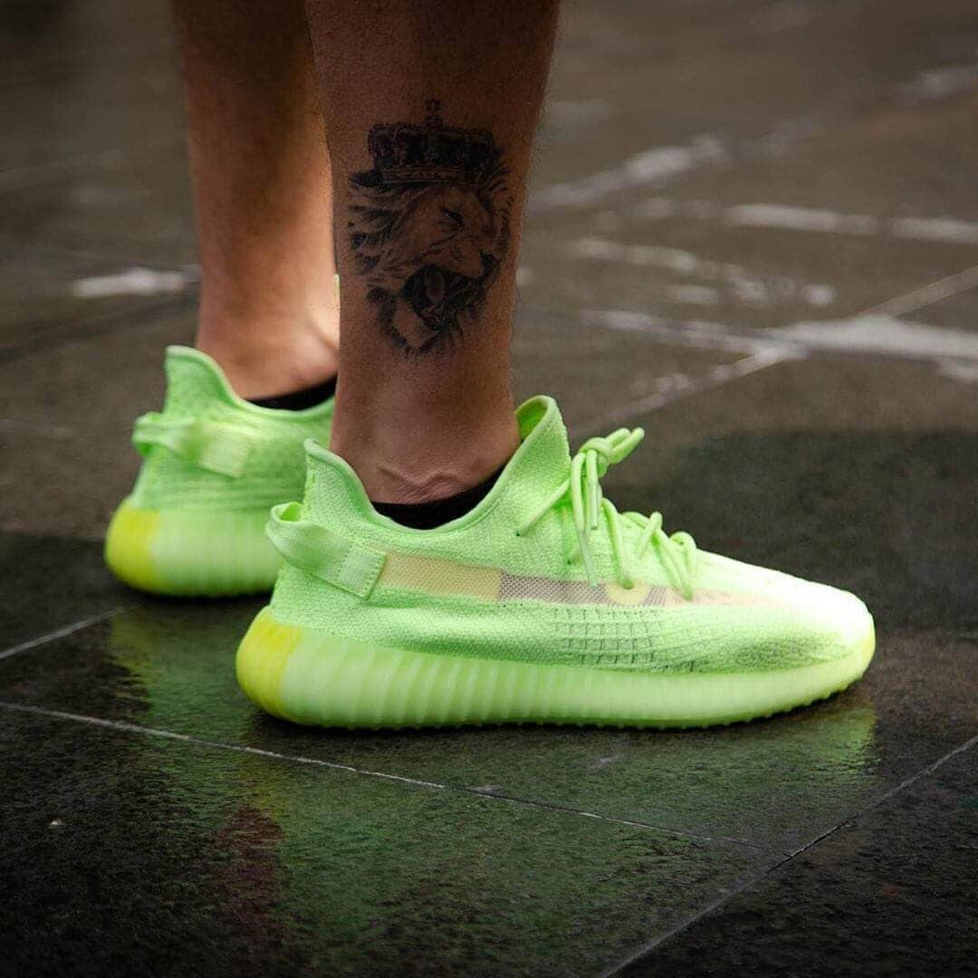 HYPEBEASTさんのインスタグラム写真 - (HYPEBEASTInstagram)「@hypebeastkicks: Here’s an on-feet look at the @adidas YEEZY BOOST 350 V2 "Glow-In-The-Dark.” It’s slated to release this summer for a reported price of $250 USD. Who’s copping?  Photo: @yankeekicks」5月16日 16時38分 - hypebeast