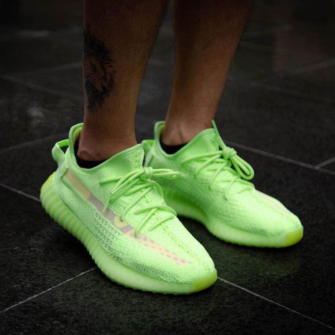 HYPEBEASTさんのインスタグラム写真 - (HYPEBEASTInstagram)「@hypebeastkicks: Here’s an on-feet look at the @adidas YEEZY BOOST 350 V2 "Glow-In-The-Dark.” It’s slated to release this summer for a reported price of $250 USD. Who’s copping?  Photo: @yankeekicks」5月16日 16時38分 - hypebeast