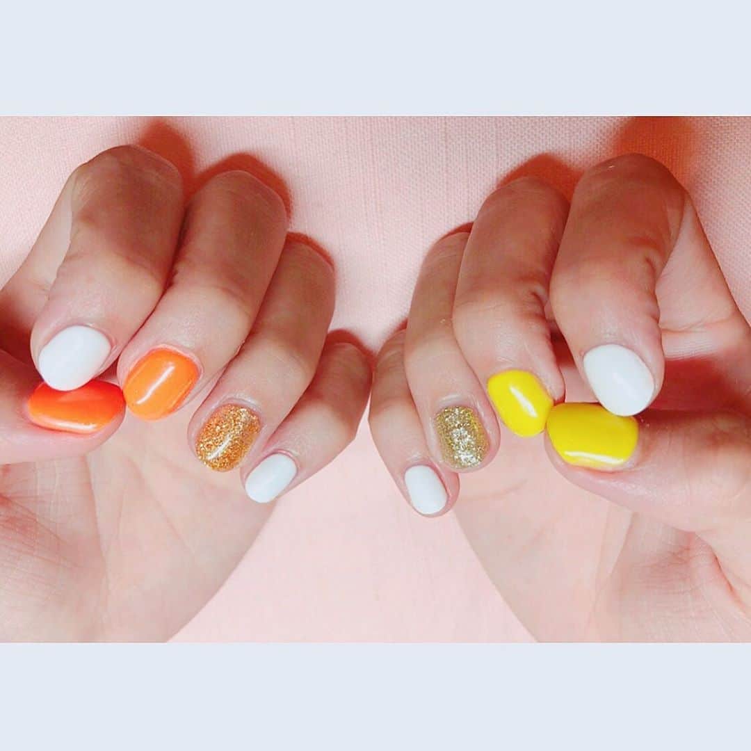 矢吹世奈のインスタグラム：「LIVEのときのネイル🍋🍊💛🧡 #今はもうオフってます#ネイル#nail」