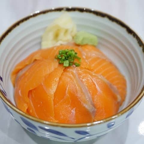 Japan Food Townさんのインスタグラム写真 - (Japan Food TownInstagram)「【1 FOR 1 Promotion - Bonta Bonta - Limited from 16th May to 30th June 2019】﻿ ﻿ Doburi lovers can't miss this special 1 FOR 1 Promotion at "Bonta Bonta" in Japan Food Town!! You can enjoy your favourite Donburi such as Gyu Don, Salmon Don and Aburi Salmon Ikura Don as 1 FOR 1 during limited period (Donburi menu include Salad and Miso Soup). 1 FOR 1 Promotion will be available from 16th May to 30th June 2019 during lunch and dinner time.﻿ *Available only weekdays except Public Holidays. Also limited only 15 set during lunch and dinner time.﻿ ﻿ Hurry up to visit "Bonta Bonta" before stocks last and enjoy your favourie Donburi as 1 FOR 1 at this chance!! Japan Food Town is located at 435 Orchard Road, Wisma Atria Unit 04-39/54.﻿ Bonta Bonta is located at Wisma Atria #04-39 in Japan Food Town. ﻿ ﻿ 【Bonta Bontaの1 FOR 1 Promotion - 2019年5月16日〜6月30日までの期間限定】﻿ ﻿ 丼物が大好きと言う方には見逃せないプロモーションがJapan Food Town内の「Bonta Bonta」で始まりました！厳選丼メニューを1 FOR 1でお楽しみ頂けるプロモーションをお見逃しなく！﻿ ﻿ みなさんの大好きな牛丼、サーモン丼そして炙りサーモンいくら丼を期間限定で1 FOR 1で楽しめちゃうチャンスです（その丼メニューにもサラダとみそ汁が付きます）。 「Bonta Bonta」の1 FOR 1プロモーションは2019年5月16日〜6月30日の期間限定でランチタイム、ディナータイム共にご利用頂けます。﻿ ＊こちらのプロモーションは平日限定（祝祭日は除く）とさせて頂きます。ランチ、ディナー共に早い者勝ちの15セットのご提供です。﻿ ﻿ さあ、その日の数量が無くなる前に急いで「Bonta Bonta」に直行です！﻿ この機会に大好きな丼メニューを心ゆくまで堪能して下さいね！﻿ ﻿ Japan Food Townは435 Orchard Road, Wisma Atria Unit 04-39/54にあります。﻿ Bonta BontaはJapan Food Town内、Wisma Atria #04-39にあります。  #bontabonta #saladbowl #japanesevegetable #healthy #healthylife#japanfoodtown #japanesfood #eatoutsg #sgeat #foodloversg#sgfoodporn #sgfoodsteps #instafoodsg #japanesefoodsg #foodsg#orchard #sgfood #foodstagram #singapore #wismaatria #ジャパンフードタウン #シンガポール #ボンタボンタ #サラダボウル #日本産 #野菜 #ヘルシー #安全 #1for1」5月16日 15時17分 - japanfoodtown