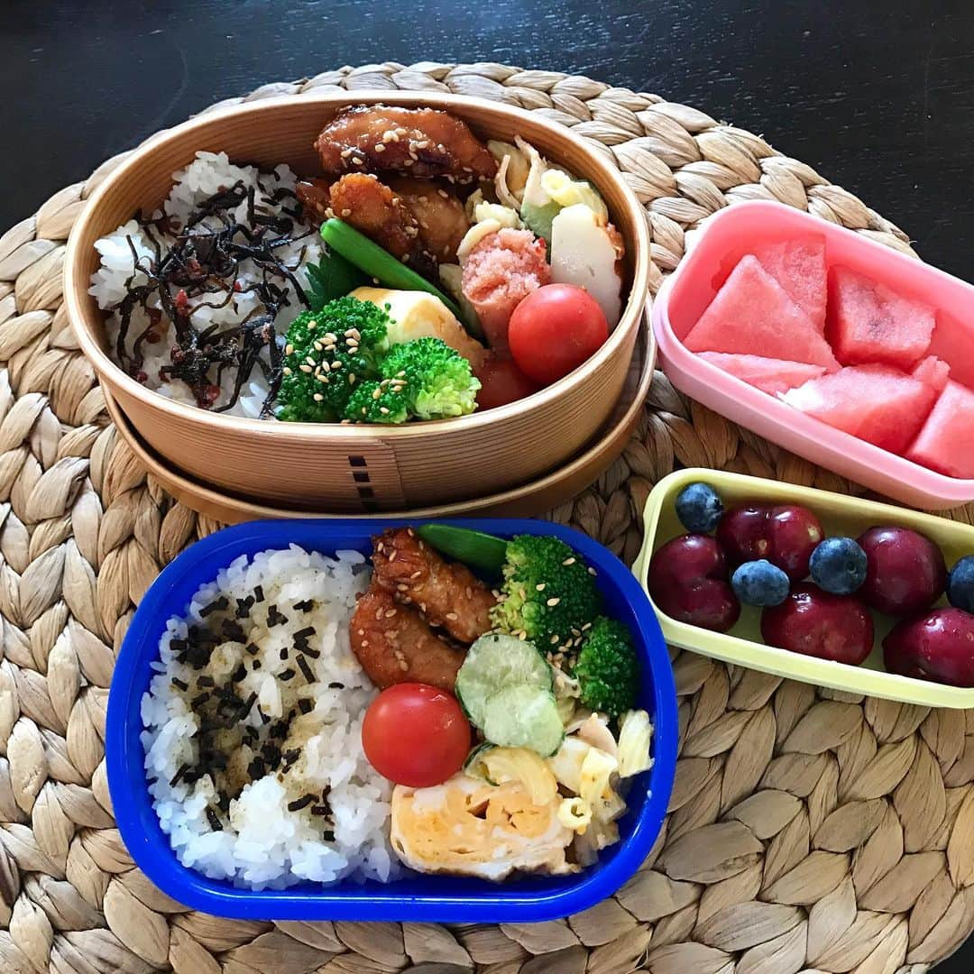 ayu kagawaさんのインスタグラム写真 - (ayu kagawaInstagram)「親子遠足の為、今日は親子弁当🍙🍱 昨日おかずを作り置きしてたから朝は楽ちんでした♬ ご飯の上に、この梅昆布が好きすぎてかけすぎた🤣 #小倉屋山本 の昆布♡ 息子はお気に入りのフリフリ粒昆布。 ・ 久しぶりに息子と２人っきりで楽しかったなっ♡ #親子弁当 #曲げわっぱ弁当 #遠足#親子遠足 #a_homecooking」5月16日 15時19分 - ayuyunyun