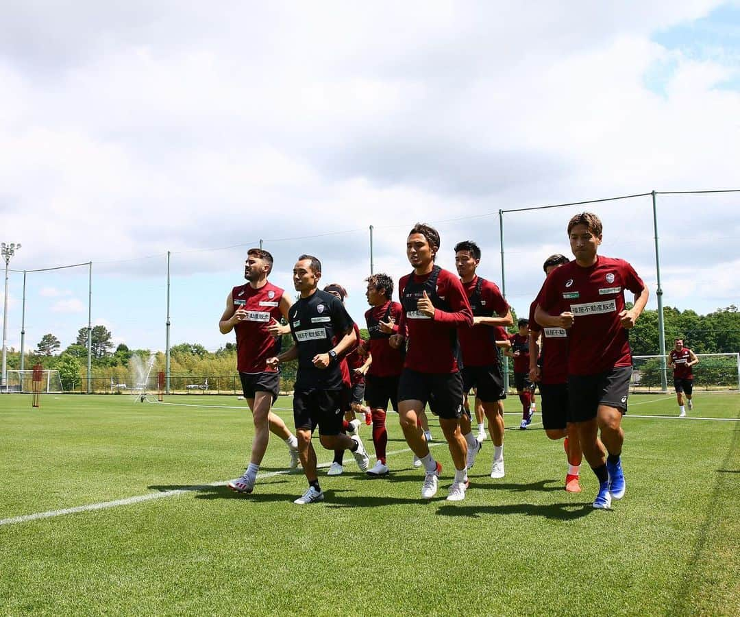 ヴィッセル神戸さんのインスタグラム写真 - (ヴィッセル神戸Instagram)「Focus on the next match 🏃🏻‍♂️ . #vissel #visselkobe #ヴィッセル神戸 #WeAreKobe #一致団結 #横浜FMvs神戸」5月16日 15時20分 - visselkobe