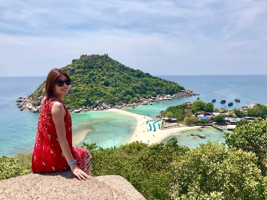 西谷綾子のインスタグラム：「✴︎ アジアで一番美しい景色が見られるナンユアン島😍💓 ・ #絶景スポット #美しい景色 #タイ #タオ島 #ナンユアン島 #アジア #絶景 #島 #自然 #海 #エメラルドグリーン #シュノーケリング #サムイ島 #旅  #kohnangyuan #samuiisland #kohsamui #asia #thailand #thaifood #trip #snorkeling #activity #beautiful #travel」