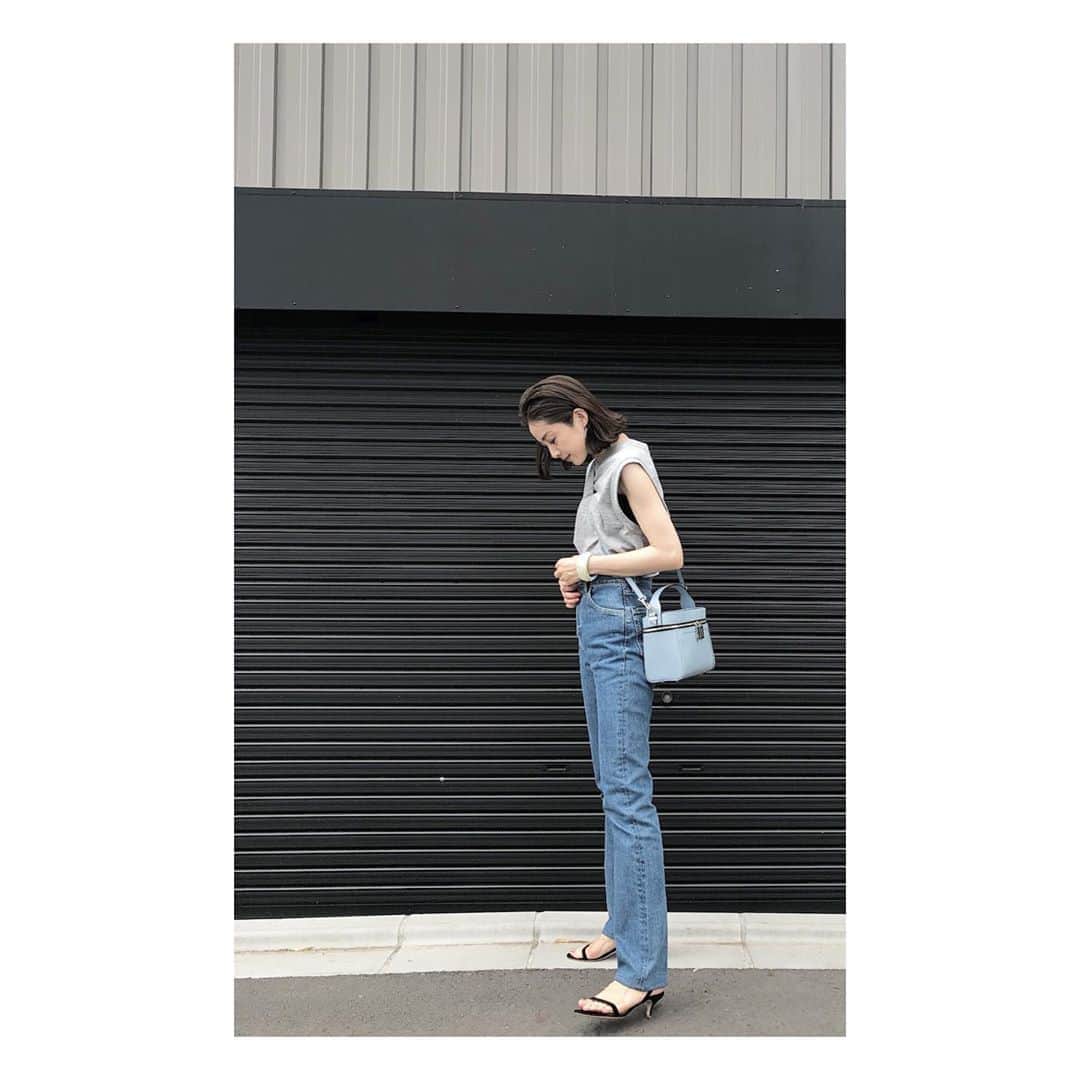 高垣麗子さんのインスタグラム写真 - (高垣麗子Instagram)「・ リーバイス701のデニムが あまりにも脚長効果があるので 感動して撮影終わりに写真を。 ストレッチもきいていて 動きやすいし素晴らしい◯ ・ ・ #outfit #Levi's #levismadeandcrafted」5月16日 15時59分 - reikotakagaki