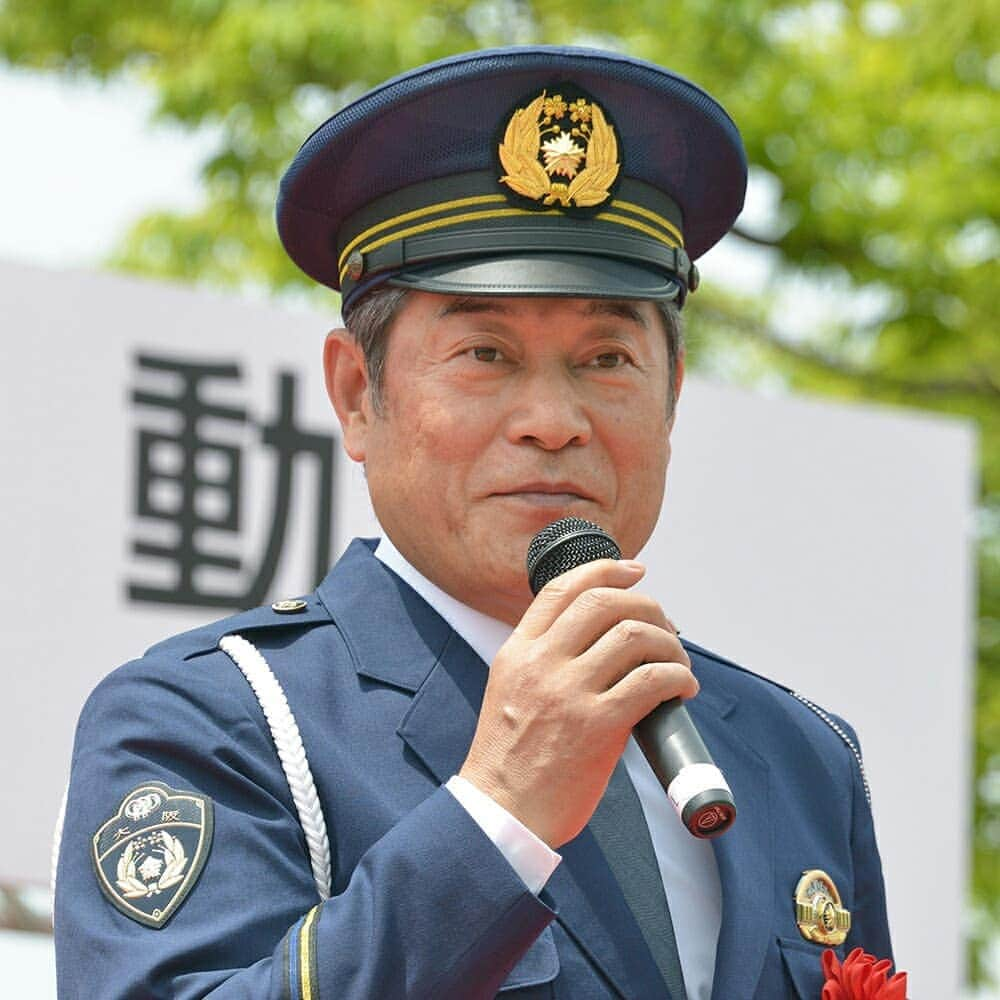 大阪府警察さんのインスタグラム写真 - (大阪府警察Instagram)「春の全国交通安全運動（5月11日から20日までの10日間）に伴い、特別ゲストに俳優・歌手の松平健さんをお招きし、5月10日に大阪城公園天守閣北詰広場で2019年春の全国交通安全運動キャンペーンを行いました。  #大阪府警察公式#大阪府交通対策協議会 #大阪府警察#大阪府警#春の全国交通安全運動#安全運動#松平健#松ケン#マツケン#マツケンサンバ#ダイちゃんサンバ#ダイちゃん38#横断歩道ハンドサイン運動#ハンドサイン運動#大阪城公園#交通安全教育班#交通安全教育#交通安全#二輪」5月16日 16時13分 - fukei_koho