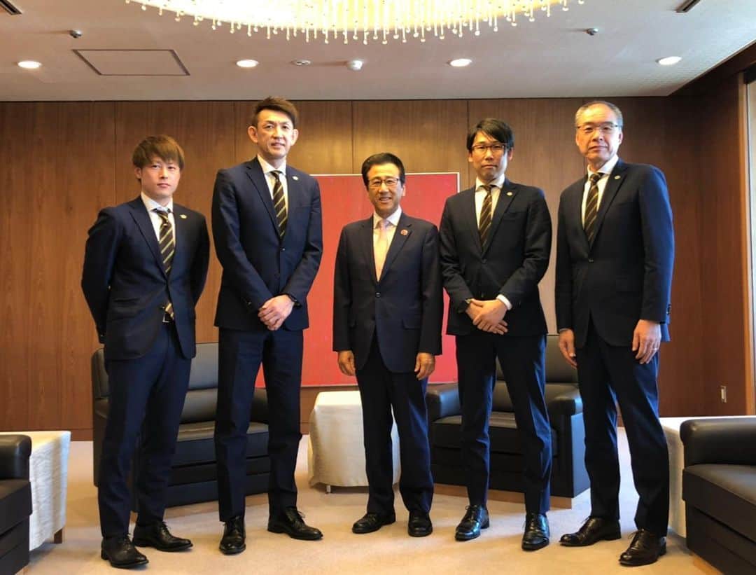 のインスタグラム：「表敬訪問してきました。 今シーズンも沢山のサポートありがとうございました！ #札幌市 #今日のお仕事」