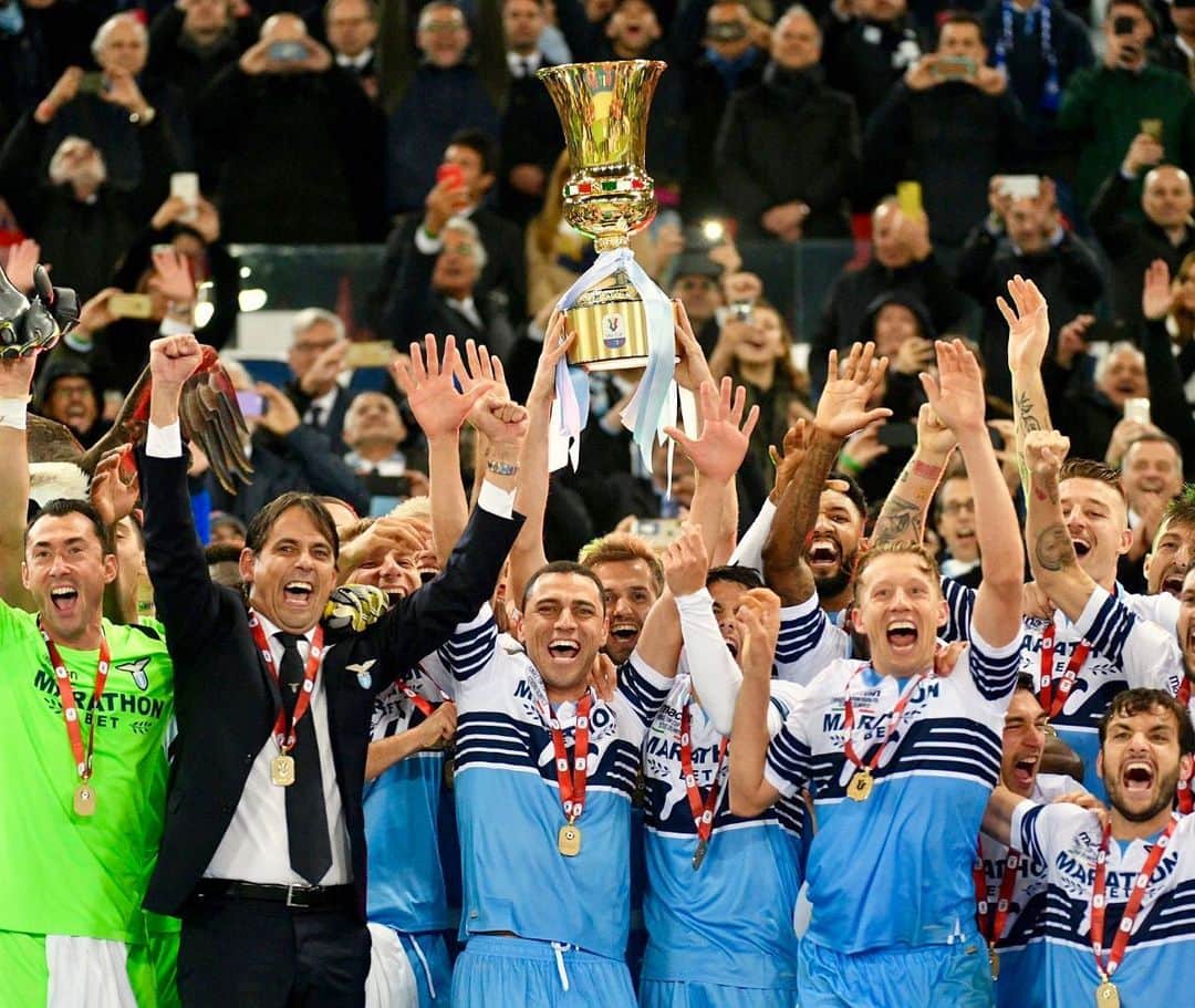 ロムロ・ソウザ・オレステス・カルデイラのインスタグラム：「Champions 🏆 . #ObrigadoMeuDeus #VIC7ORY」